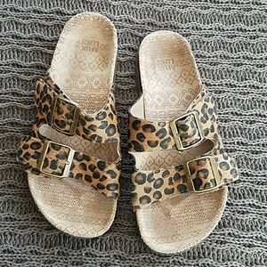 Leopard print Muk Luk Birkenstock-style sandals